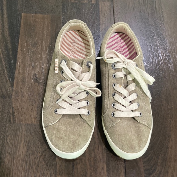 Taos star khaki wash canvas sneaker size 8 some spots on the left shoelace - Picture 1 of 17